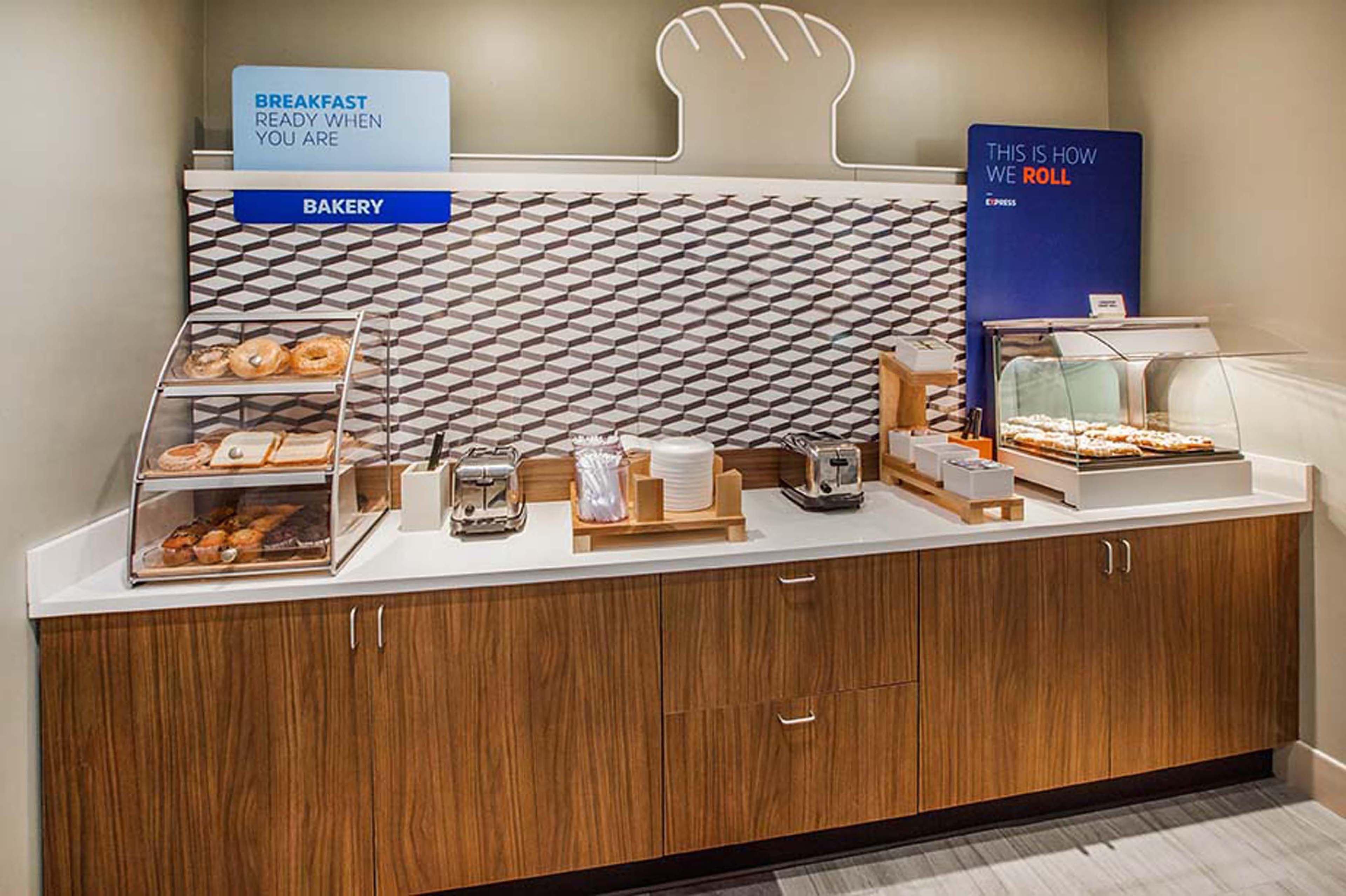 Holiday Inn Express Hotel & Suites Thornburg-S. Fredericksburg By Ihg Экстерьер фото