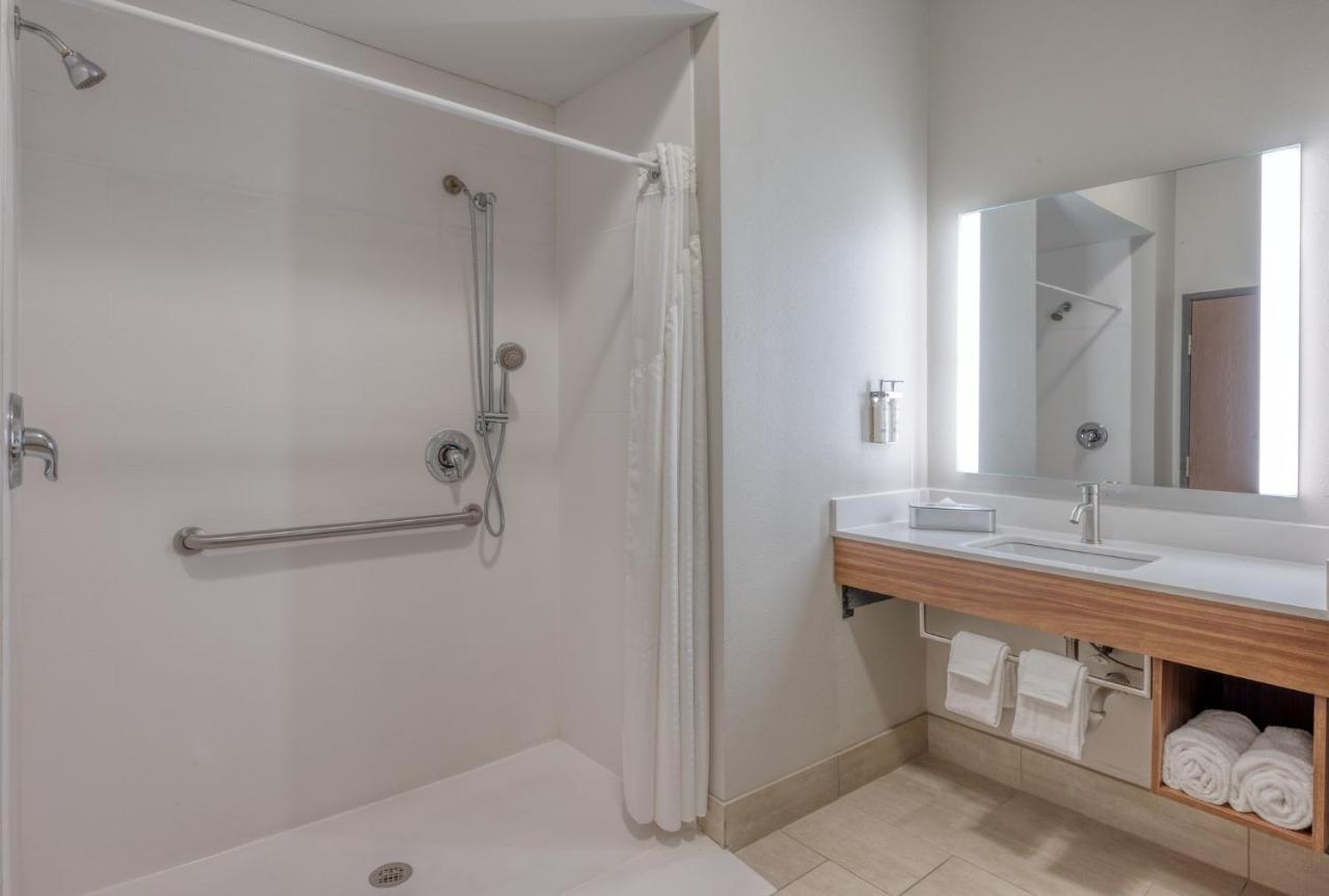 Holiday Inn Express Hotel & Suites Thornburg-S. Fredericksburg By Ihg Экстерьер фото