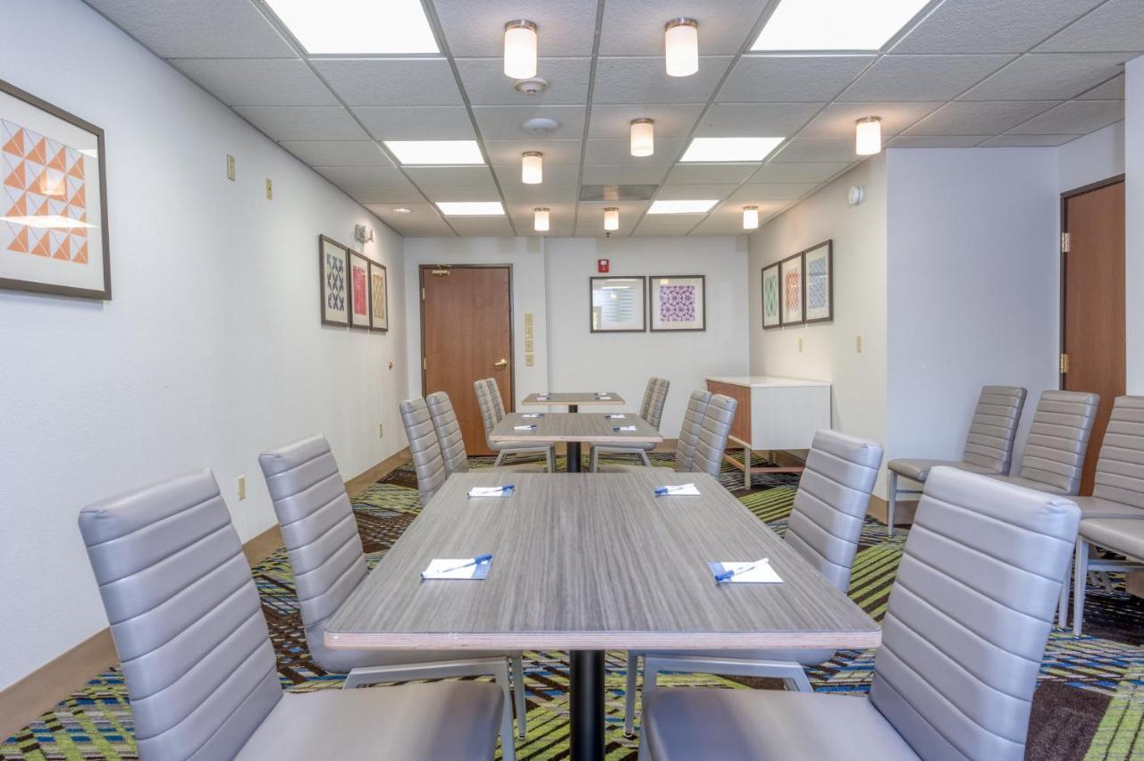 Holiday Inn Express Hotel & Suites Thornburg-S. Fredericksburg By Ihg Экстерьер фото