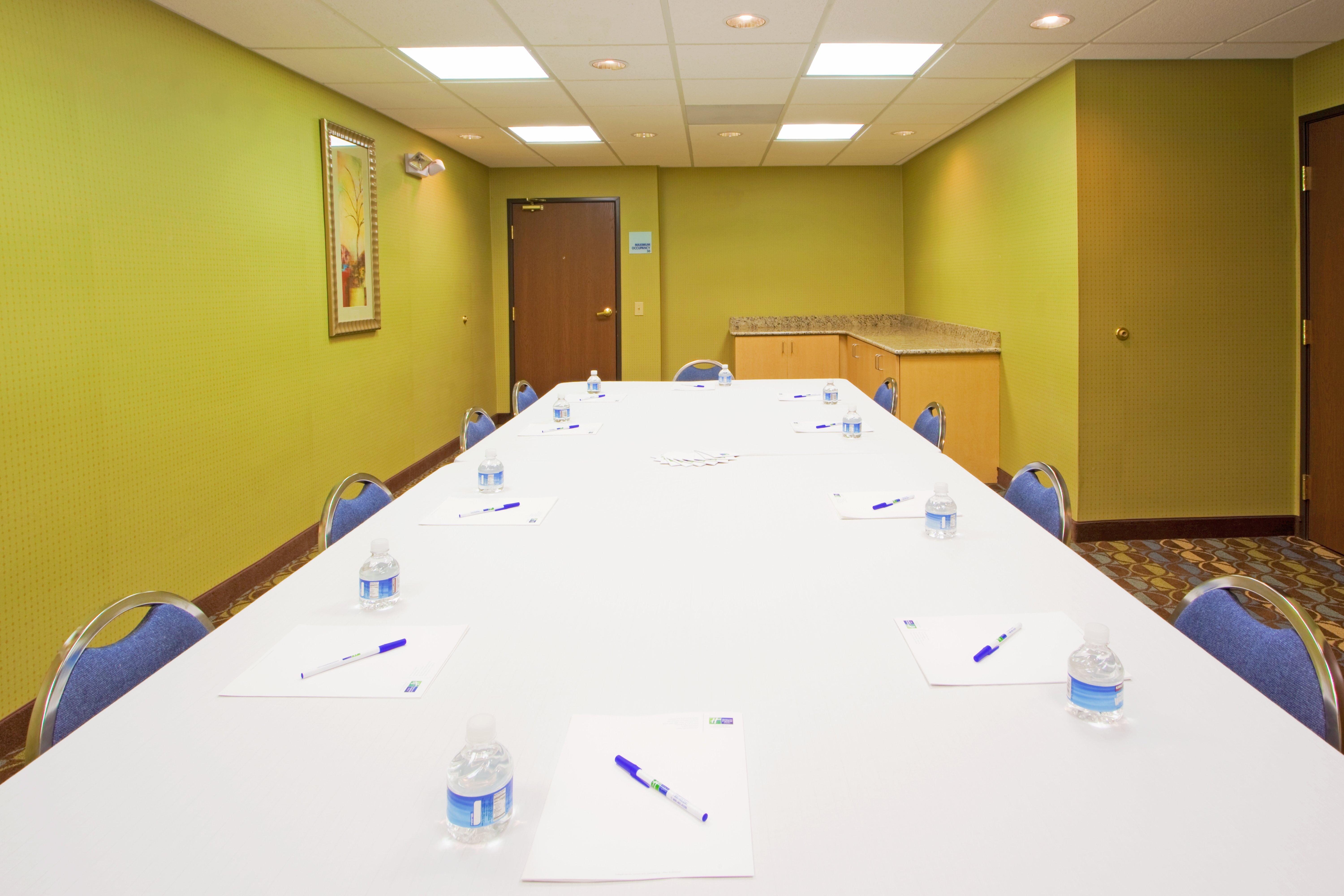 Holiday Inn Express Hotel & Suites Thornburg-S. Fredericksburg By Ihg Экстерьер фото