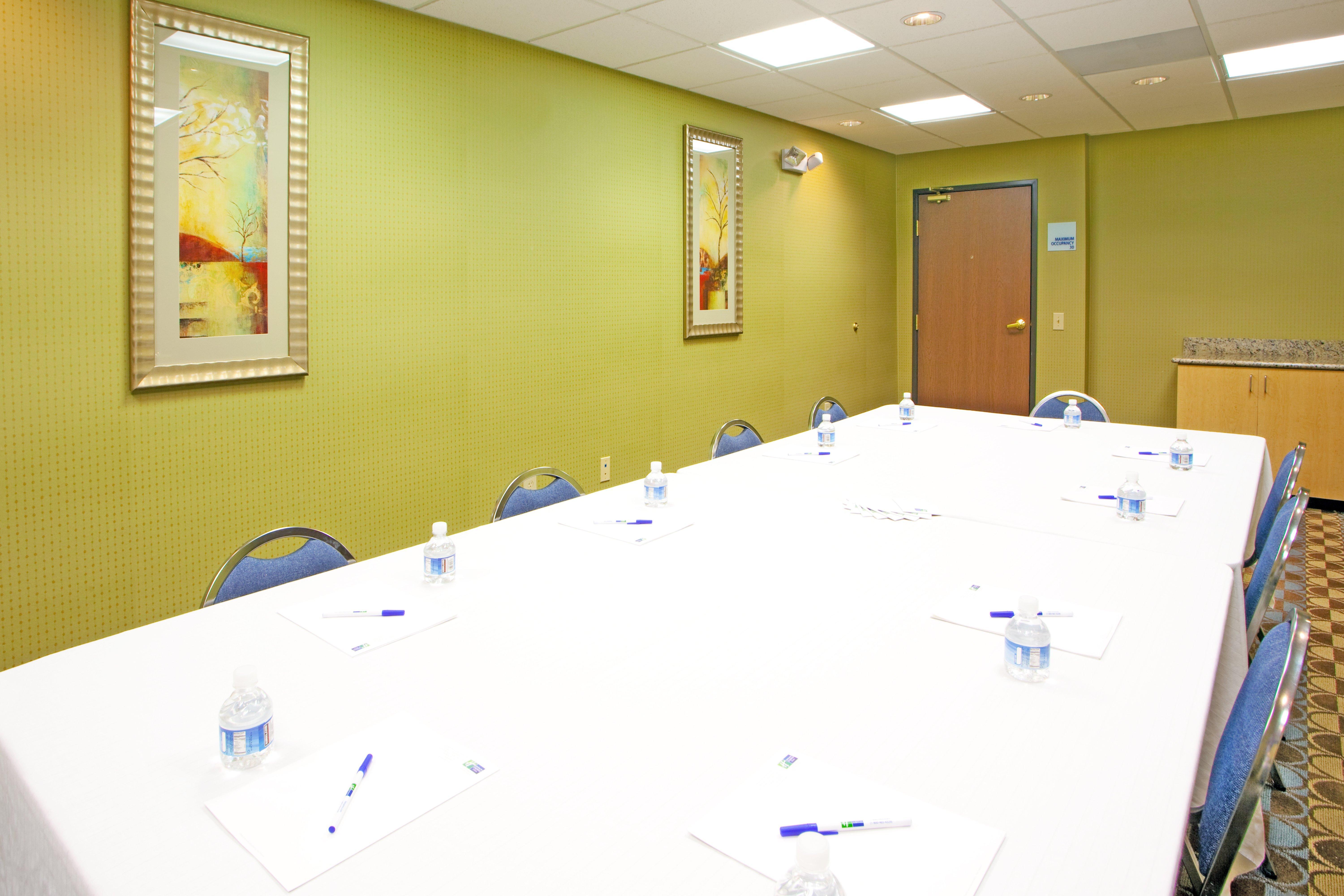 Holiday Inn Express Hotel & Suites Thornburg-S. Fredericksburg By Ihg Экстерьер фото